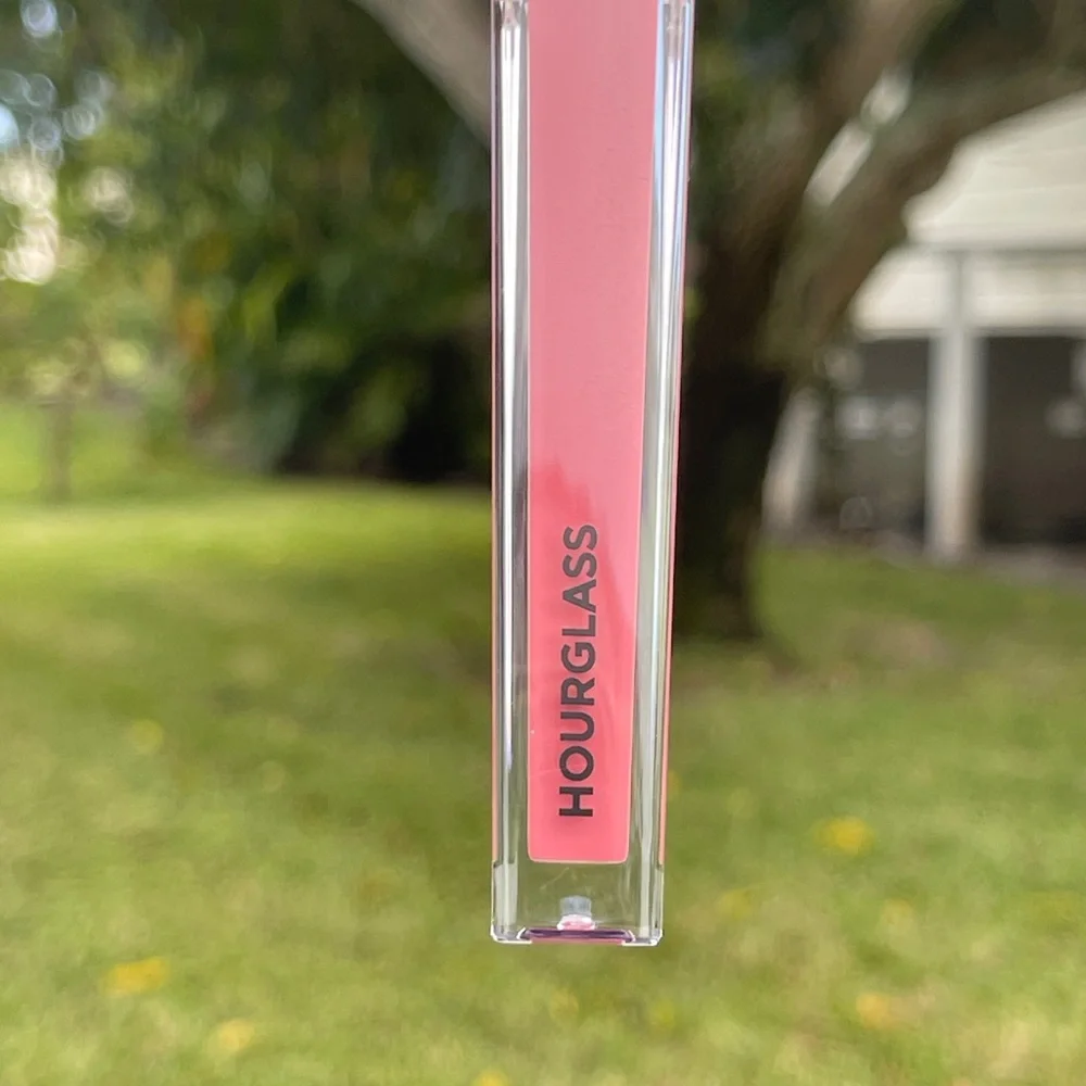 HOURGLASS Unreal High Shine Volumizing LipGloss In Canvas 610(True Rose) - Picture 7 of 11